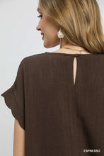 Load image into Gallery viewer, Umgee Scallop Hem Linen Blend Top in Espresso
