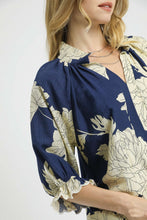 Load image into Gallery viewer, Umgee Bold Peony Floral Print Top in Navy
