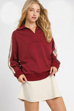 Load image into Gallery viewer, Umgee Luxeknit Pullover Top with Contrasting Leopard Print in Mahogany
