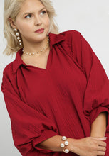 Load image into Gallery viewer, Umgee Solid Color Textured Top in Crimson
