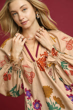 Load image into Gallery viewer, Umgee Floral Print Top with Contrasting Collar in Tan Mix
