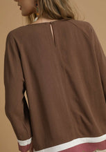 Load image into Gallery viewer, Umgee Color Block Linen Blend Top in Mocha
