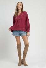 Load image into Gallery viewer, Umgee Linen Blend Top with Leopard Trim in Merlot
