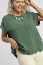 Load image into Gallery viewer, Umgee Scallop Hem Linen Blend Top in Palm Green
