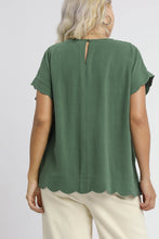 Load image into Gallery viewer, Umgee Scallop Hem Linen Blend Top in Palm Green
