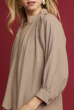 Load image into Gallery viewer, Umgee Solid Color Linen Blend Boho Top in Latte
