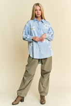 Load image into Gallery viewer, Davi &amp; Dani Chambray and Waffle Knit Top with Daisy Patches in Light Denim
