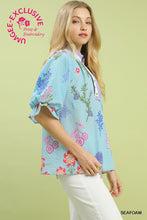 Load image into Gallery viewer, Umgee Floral Print Top with Scallop Trim Collar in Seafoam
