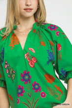 Load image into Gallery viewer, Umgee Exclusive Floral Puff Sleeve Scallop Hem Top in Island Green
