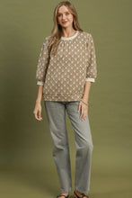 Load image into Gallery viewer, Umgee Floral Quilted Puff Sleeve Top in Stone
