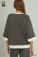 Load image into Gallery viewer, Umgee LUXEKNIT Colorblock Crewneck Raglan Sleeve Top in Charcoal
