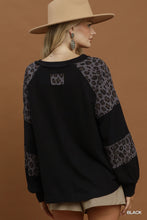 Load image into Gallery viewer, Umgee Leopard Mix Thermal Top in Black
