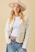 Load image into Gallery viewer, Main Strip Vintage Print Quilted Woven Jacket in Light Grey
