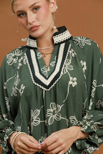 Load image into Gallery viewer, Umgee Floral Print Contrast Lace Trim Blouse in Olive

