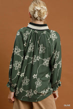 Load image into Gallery viewer, Umgee Floral Print Contrast Lace Trim Blouse in Olive
