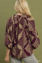 Load image into Gallery viewer, Umgee Abstract Leaf Print V-Neck Balloon Sleeve Blouse in Plum
