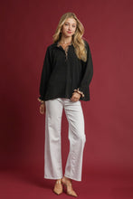 Load image into Gallery viewer, Umgee Textured Top with Contrasting Trim in Black
