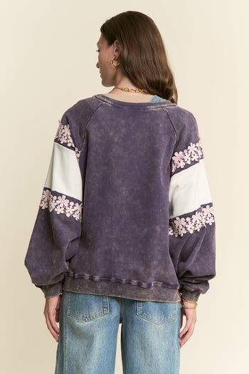 J.nna Mineral Washed Lace Trimmed Positive Lettering Front Sweatshirt in Navy