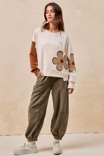 BiBi Color Block Textured Ribbed Knit Top with Flower Patches in Ivory/Brown