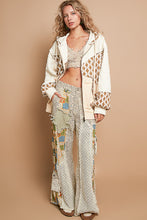 Load image into Gallery viewer, POL OVERSIZED Zip Up Hoodie Jacket with Mixed Fabric and Prints in Cream Multi
