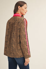 Load image into Gallery viewer, Jodifl Contrast Accent Front Zip Up Leopard Top in Red/Pink
