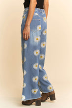 Load image into Gallery viewer, Davi &amp; Dani Wide Leg Jeans with Daisy Flower Stitching in Blue Denim
