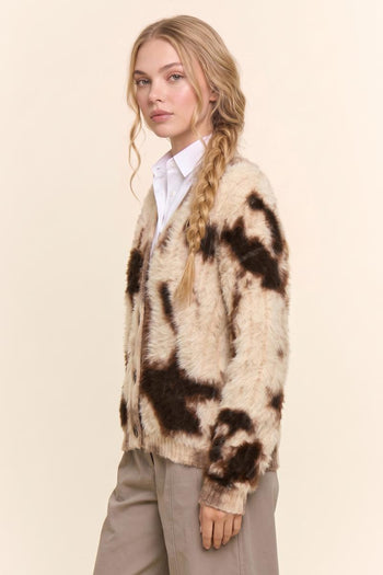 Davi & Dani Fuzzy Leopard Print Cardigan in Cream Brown