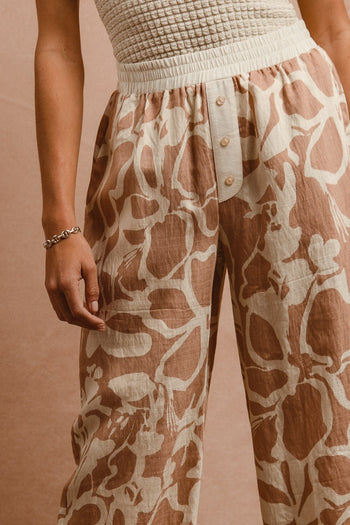 BiBi Floral Print Woven Pants in Toast