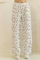 Veveret Cozy Holiday Print Lounge Pants in White Combo