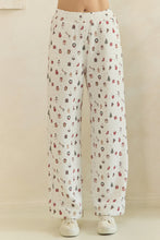 Load image into Gallery viewer, Veveret Cozy Holiday Print Lounge Pants in White Combo

