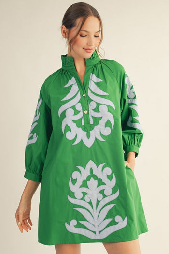 Jodifl Baroque Floral Applique Shift Dress in Kelly Green
