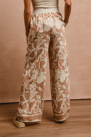 BiBi Floral Print Woven Pants in Toast