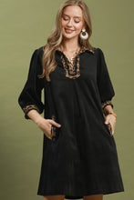 Load image into Gallery viewer, Umgee V-Neck Shift Dress with Contrast Trim in Black
