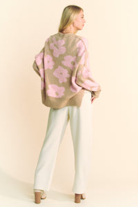 Davi & Dani OVERSIZED Knit Sweater with Floral Print in Beige/Pink