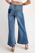 Load image into Gallery viewer, ee:some Frayed Pocket Boot Cut Jeans in Denim
