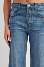 Load image into Gallery viewer, ee:some Frayed Pocket Boot Cut Jeans in Denim
