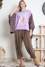 Load image into Gallery viewer, BlueVelvet Billy Joel Print Top with Mixed Print Sewn Poncho Sleeves in Lavender
