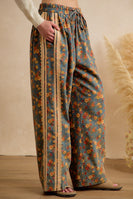 BiBi Washed Floral Denim Side Lace Trim Pants in Washed Denim