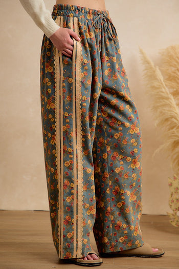 BiBi Washed Floral Denim Side Lace Trim Pants in Washed Denim