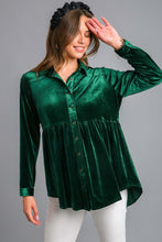 Load image into Gallery viewer, Umgee Velvet Tunic Top in Evergreen  Umgee   
