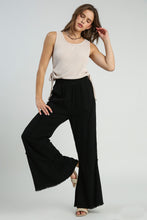 Load image into Gallery viewer, Umgee Linen Blend Wide Leg Pants with Frayed Details in Black
