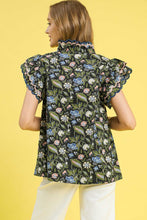 Load image into Gallery viewer, Umgee Scalloped Edge Detail Floral Print Top in Black
