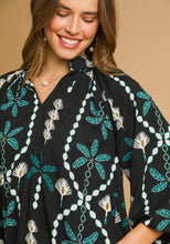 Load image into Gallery viewer, Umgee Floral Abstract Print Top in Black
