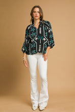 Load image into Gallery viewer, Umgee Floral Abstract Print Top in Black
