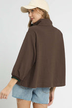 Load image into Gallery viewer, Umgee Waffle Knit Pullover Top with Contrasting Trim in Coffee
