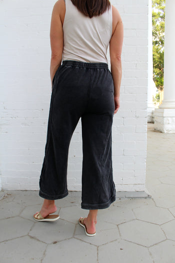 Umgee Mineral Washed French Terry Knit Pants in Ash
