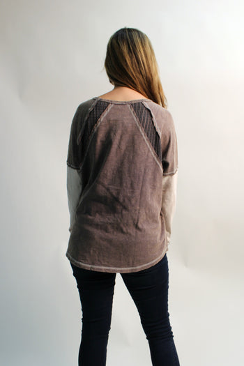 Easel Mineral Washed Color Mix Top in Ash Navy