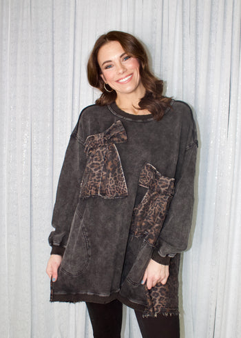 BlueVelvet OVERSIZED Top with Leopard Ribbon Bow Patches in Black