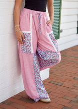 Load image into Gallery viewer, Davi &amp; Dani Color Block Waffle Knit and Floral Print Pants in Pink Multi

