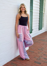 Load image into Gallery viewer, Davi &amp; Dani Color Block Waffle Knit and Floral Print Pants in Pink Multi
